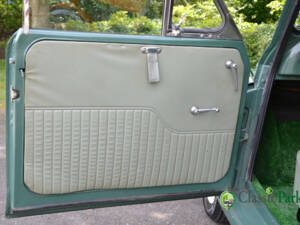 Image 10/50 of Morris Minor 1000 Traveller (1964)