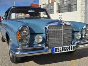Immagine 2/40 di Mercedes-Benz 300 SE (1964)