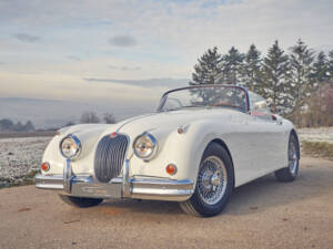 Immagine 11/42 di Jaguar XK 150 3.4 S OTS (1958)