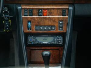 Image 43/50 of Mercedes-Benz 300 CE-24 (1991)