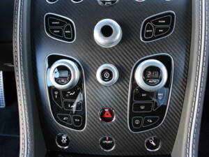 Bild 34/47 von Aston Martin DB 9 GT &quot;Bond Edition&quot; (2015)