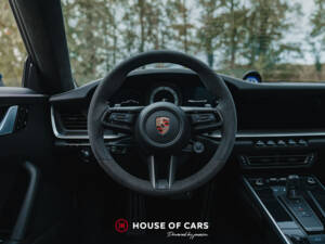 Image 28/50 of Porsche 911 Carrera 4S &quot;Belgian Legend Edition&quot; (2020)