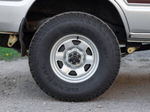 Image 36/100 of Toyota Land Cruiser HJ61 GX (1987)
