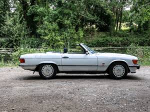 Image 30/43 of Mercedes-Benz 300 SL (1989)