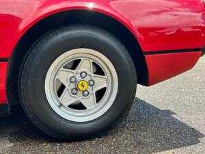 Image 13/42 of Ferrari 308 GTBi (1981)