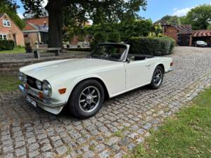Image 2/30 of Triumph TR 6 PI (1970)