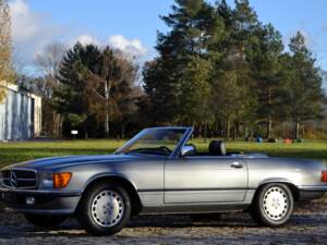 Image 2/36 of Mercedes-Benz 300 SL (1987)