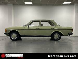 Image 3/15 de Mercedes-Benz 200 D (1978)