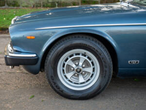 Image 6/14 of Daimler Sovereign 4.2 (1984)