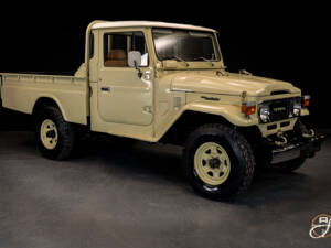 Image 7/21 of Toyota Land Cruiser FJ 45 (1980)