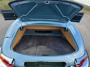 Image 38/50 of Jaguar E-Type 3.8 Flat Floor (1961)