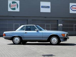 Image 5/57 of Mercedes-Benz 560 SL (1987)