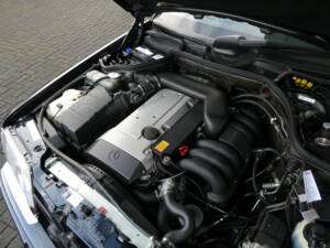 Bild 20/24 von Mercedes-Benz E 320 (1994)