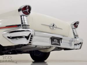 Image 11/50 of Oldsmobile Super 88 Convertible (1957)