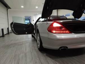 Immagine 13/15 di Mercedes-Benz SL 350 (2004)