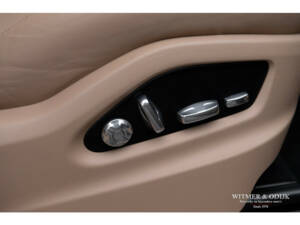 Image 14/38 of Porsche Cayenne (2019)