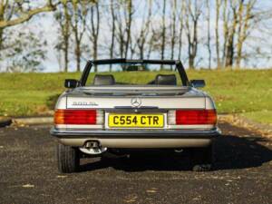 Image 8/33 of Mercedes-Benz 500 SL (1986)