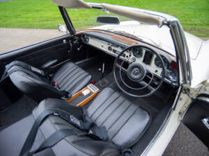 Image 12/29 of Mercedes-Benz 230 SL (1965)