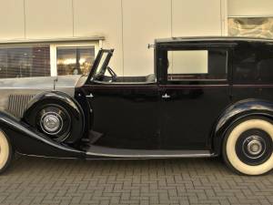 Image 6/50 of Rolls-Royce Phantom III (1938)