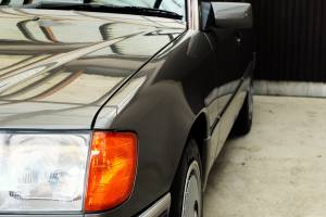 Bild 73/73 von Mercedes-Benz 230 E (1991)