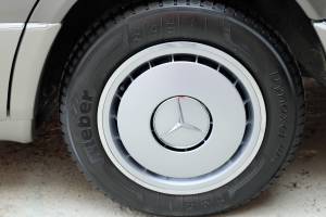 Bild 69/73 von Mercedes-Benz 230 E (1991)