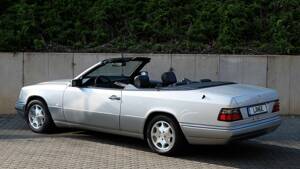 Image 11/74 of Mercedes-Benz E 320 (1997)