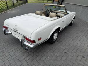 Image 13/50 of Mercedes-Benz 280 SL (1969)