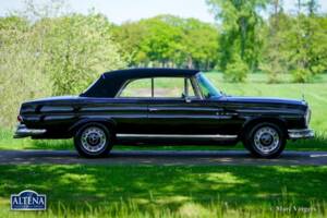 Image 40/52 of Mercedes-Benz 220 SE b (1963)