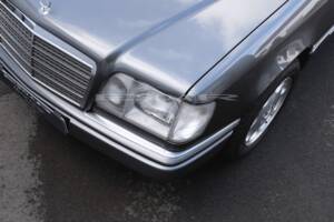 Bild 10/31 von Mercedes-Benz E 200 (1996)