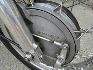 Image 34/45 of Moto Guzzi V7 Sport (1973)