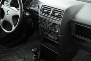 Bild 27/41 von Opel Calibra 2,0 (1991)