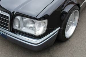 Image 9/33 of Mercedes-Benz E 200 (1994)