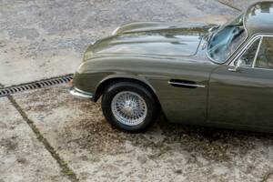 Immagine 12/36 di Aston Martin DB 6 Mk II (1970)
