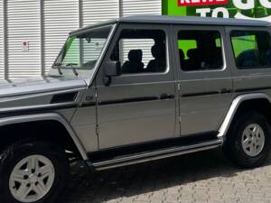 Imagen 5/8 de Mercedes-Benz 300 GE (LWB) (1991)