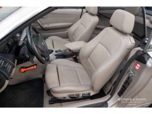 Image 17/33 de BMW 118i (2010)
