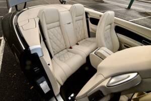 Image 29/50 of Bentley Continental GTC (2011)