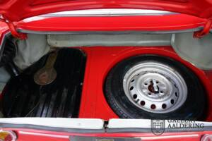 Image 21/50 of Alfa Romeo Giulia GT 1300 Junior (1975)