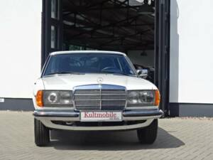 Afbeelding 4/26 van Mercedes-Benz 230 C (1978)