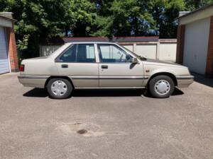 Image 12/44 of Mitsubishi Lancer (1987)