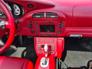 Bild 10/23 von Porsche 911 Carrera 4S (2003)