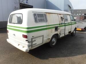 Image 16/20 of Dodge B 200 Sportsman (1976)