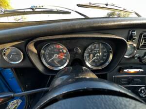 Image 32/50 of MG MGB GT (1972)