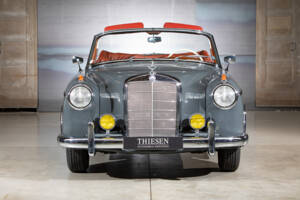 Image 2/23 of Mercedes-Benz 220 SE Cabriolet (1960)