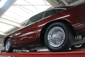 Image 8/50 de Aston Martin DB 5 Vantage (1965)