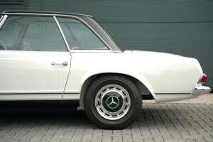 Image 10/50 de Mercedes-Benz 280 SL (1968)