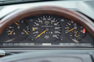 Image 39/83 de Mercedes-Benz E 220 (1996)