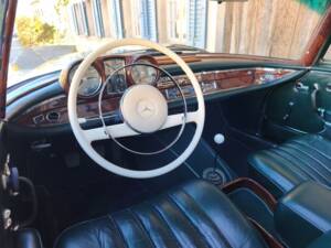 Afbeelding 11/30 van Mercedes-Benz 220 SE b (1961)