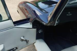 Image 25/35 de Jaguar E-Type (1968)