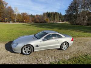 Image 72/89 of Mercedes-Benz SL 500 (2002)