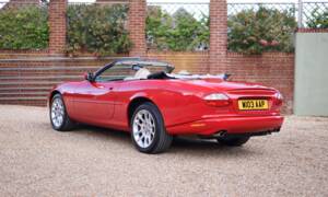 Image 3/50 de Jaguar XKR (2000)